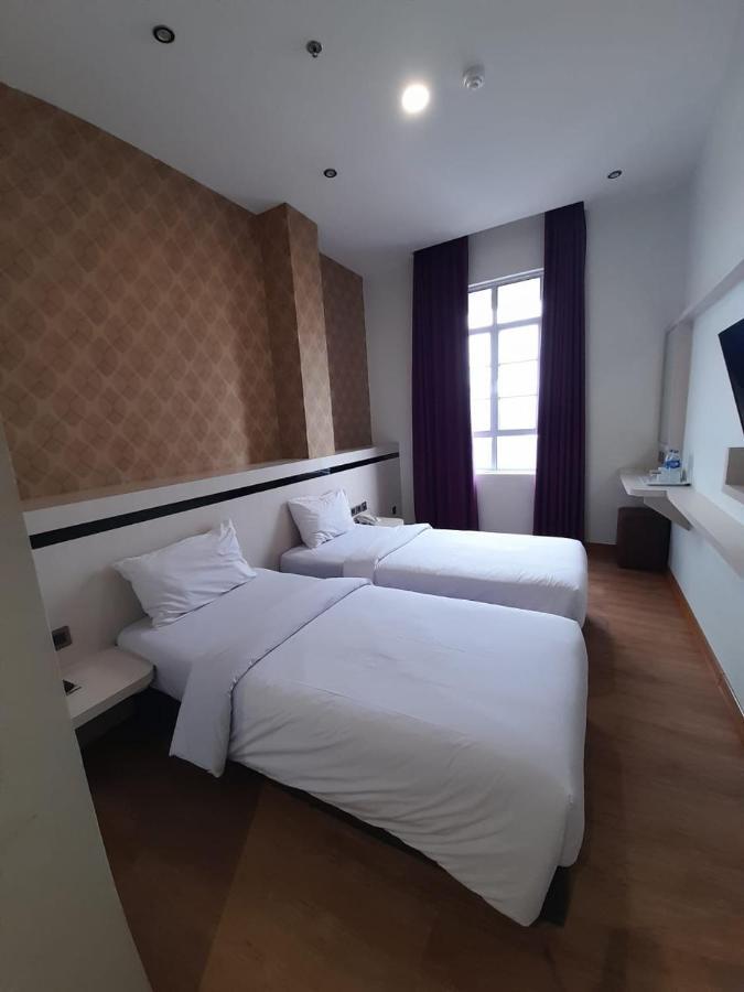 Blitz Hotel Batam Centre Екстер'єр фото