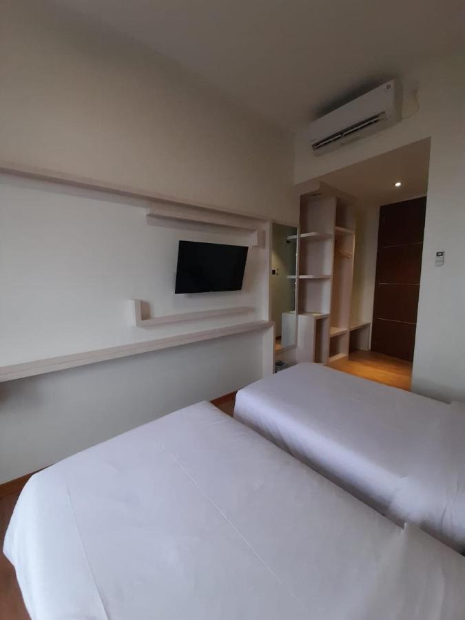 Blitz Hotel Batam Centre Екстер'єр фото