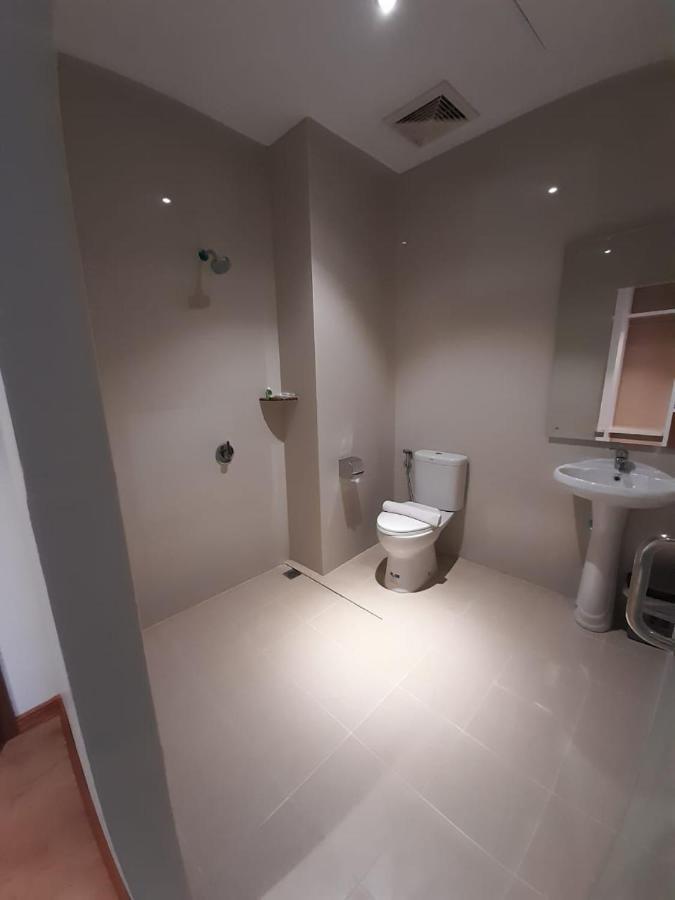Blitz Hotel Batam Centre Екстер'єр фото