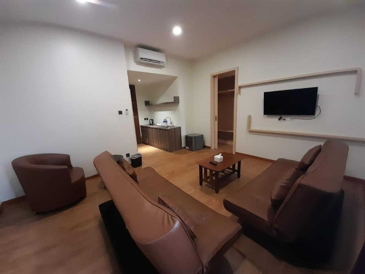 Blitz Hotel Batam Centre Екстер'єр фото