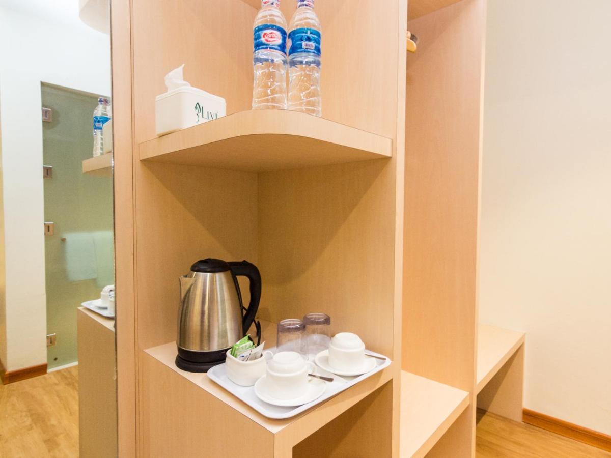 Blitz Hotel Batam Centre Екстер'єр фото
