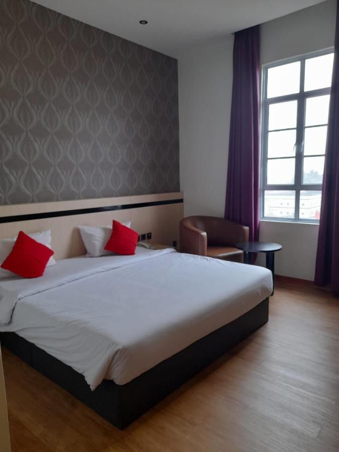 Blitz Hotel Batam Centre Екстер'єр фото
