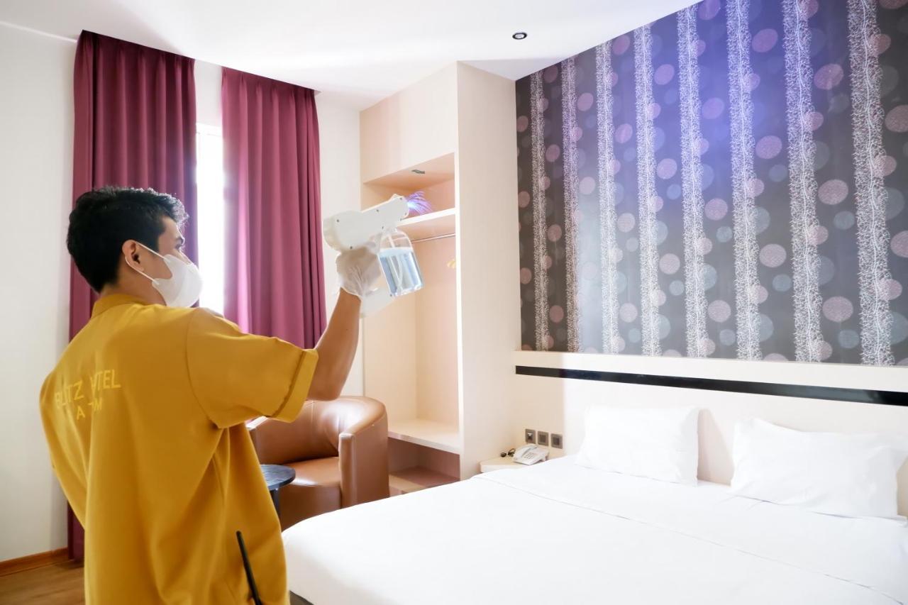 Blitz Hotel Batam Centre Екстер'єр фото