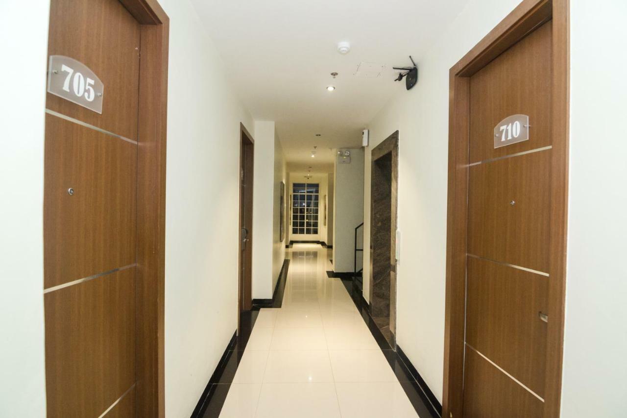 Blitz Hotel Batam Centre Екстер'єр фото