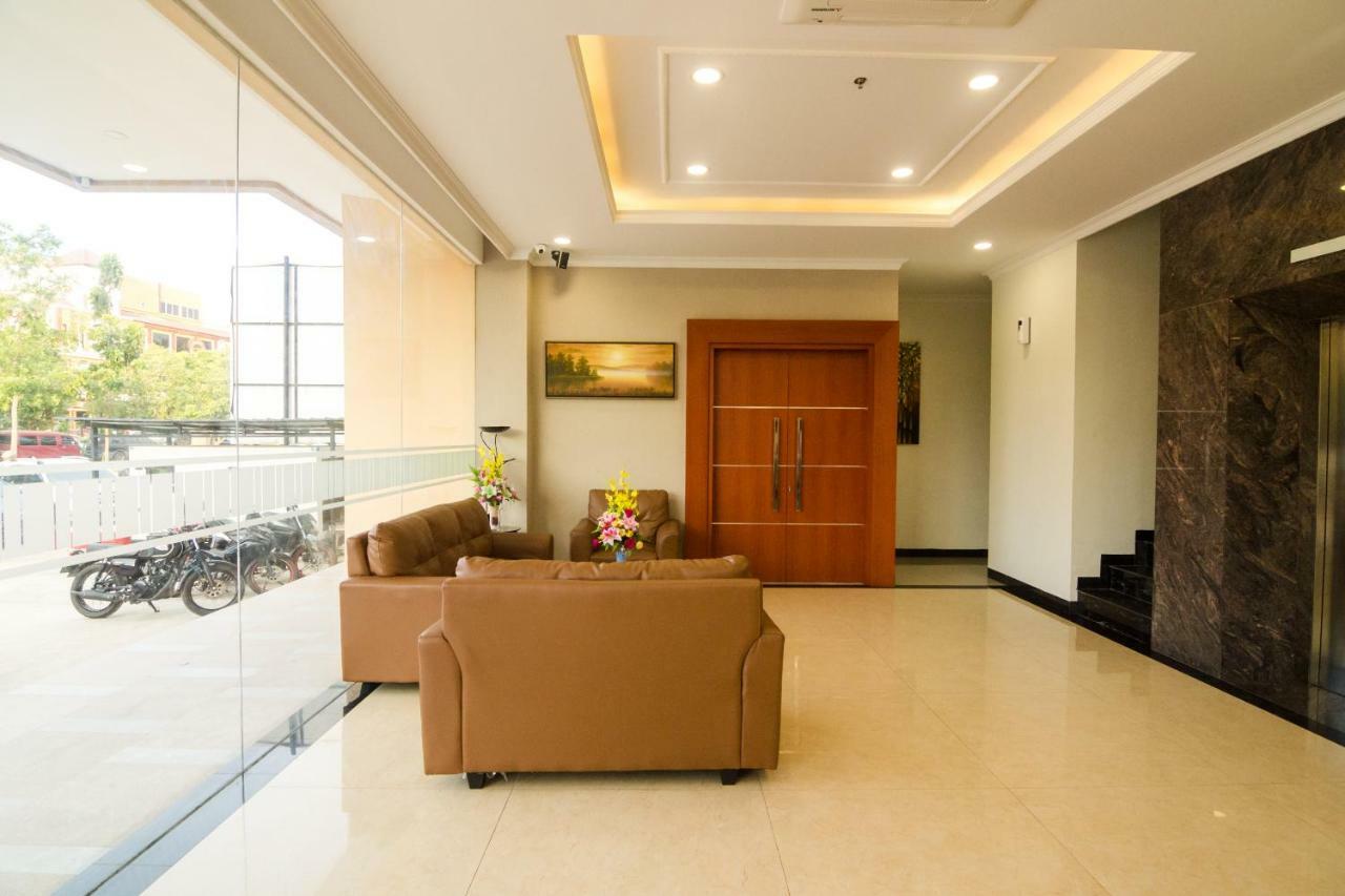 Blitz Hotel Batam Centre Екстер'єр фото