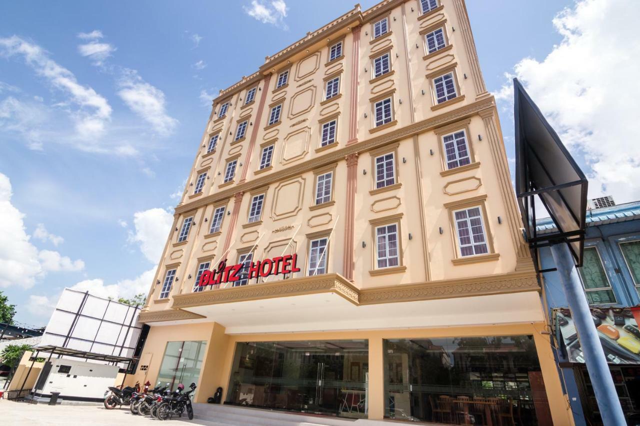 Blitz Hotel Batam Centre Екстер'єр фото