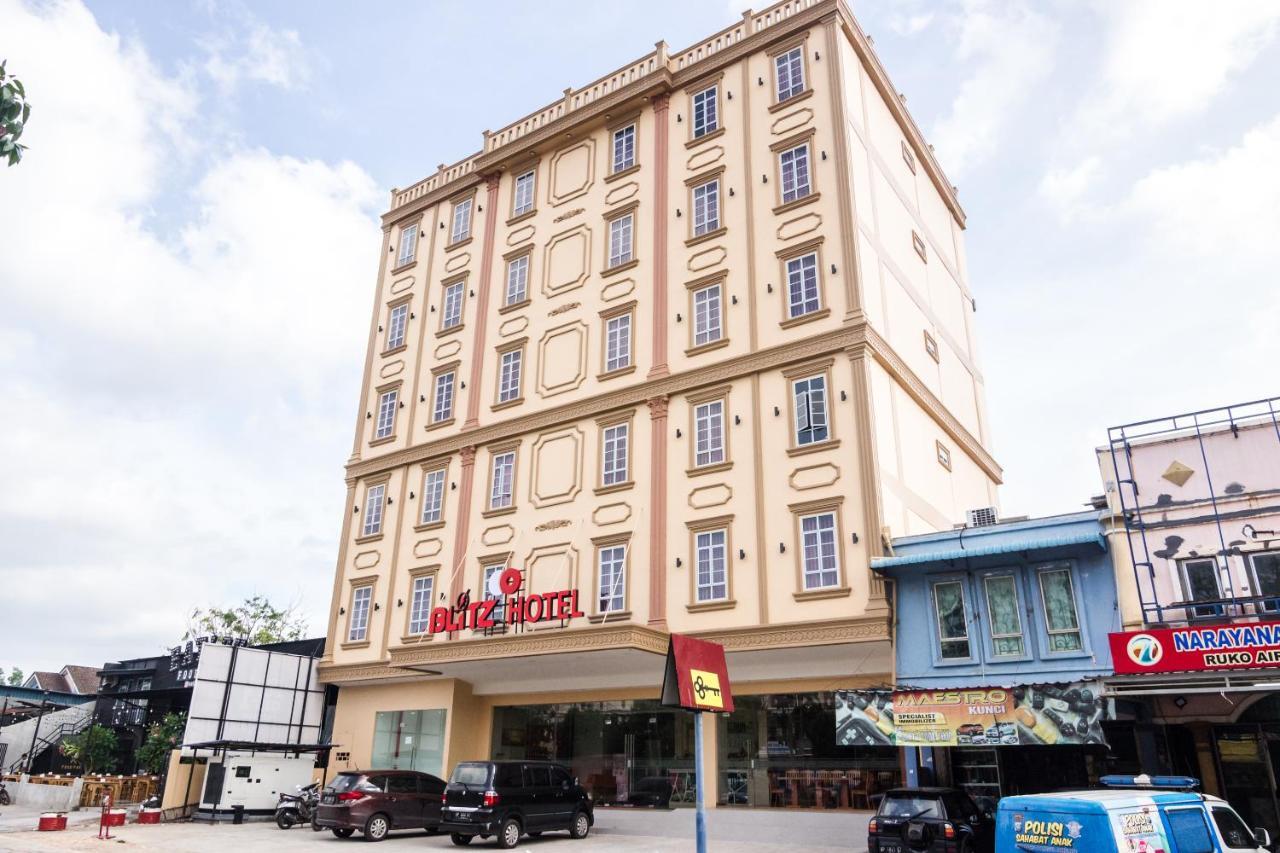 Blitz Hotel Batam Centre Екстер'єр фото