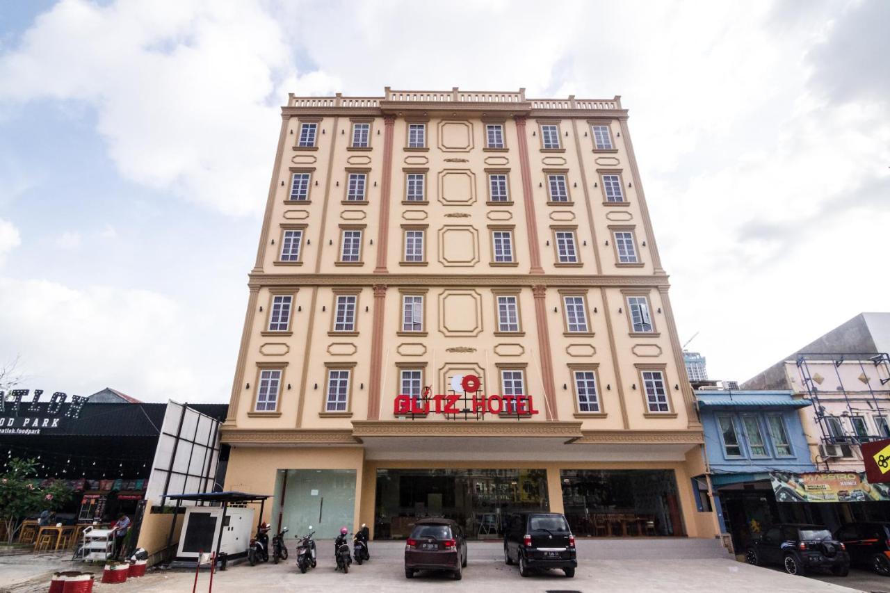 Blitz Hotel Batam Centre Екстер'єр фото
